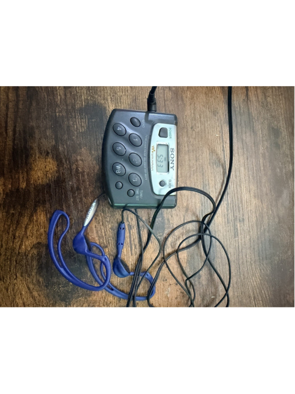 SONY SRF-M37V WALKMAN AM/FM RADIO TV/WEATHER DIGITAL MUSIC WITH SONY EAR. BUDS